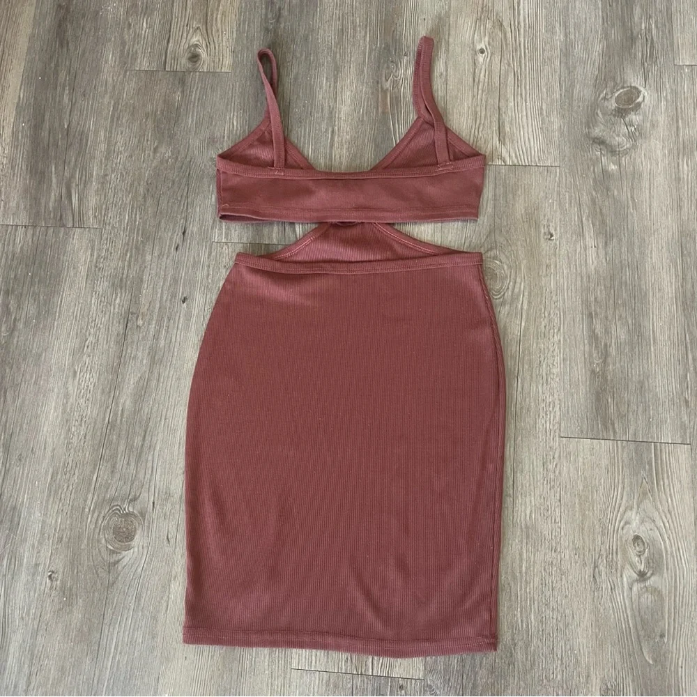 Amazon Dress - Picture 2 of 2